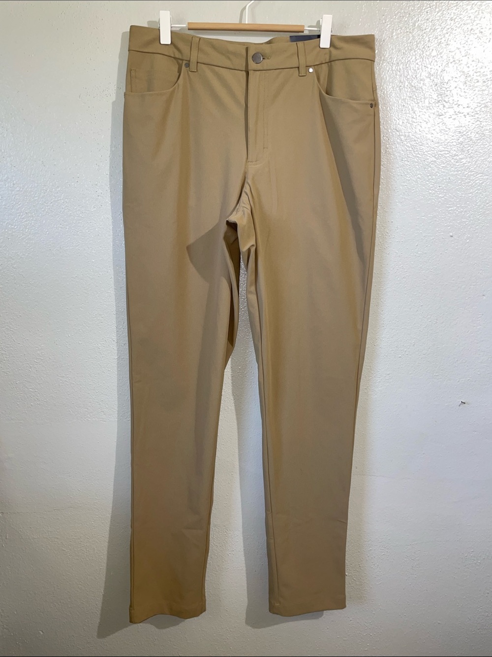 Athletic Performance Pants Stretch Tailored Golf Travel Khaki VRST NWT Commuter